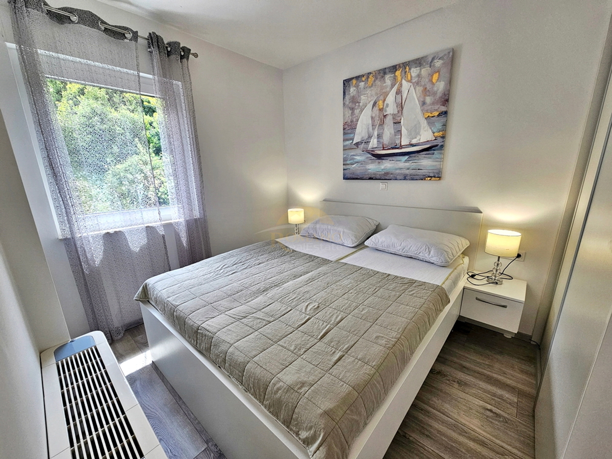 Casa di lusso a Čiovo - Mastrinka con 3 appartamenti e vista aperta sul mare